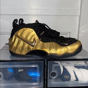 Nike Mens Metallic Gold and Black Foamposite-Style Sneakers RARE RETRO